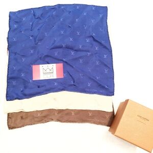 LOUIS VUITTON POCKET SQUARE